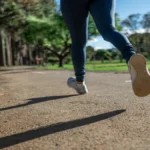 Beginnende hardloper die traint volgens een 8-weken hardloopschema